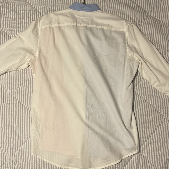 LIKE NEW Tommy Hilfiger dress shirt - Picture 4 of 4